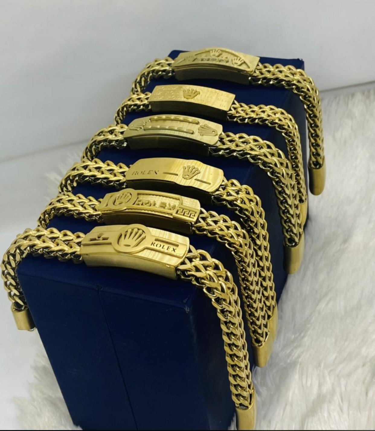 Casual Design Premium-Grade Quality Golden Color Bracelet for Men