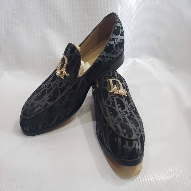 Exquisite Black Leather with Gold Insignia Pattern Shoes