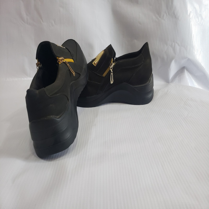 Black slip-on sneakers for female